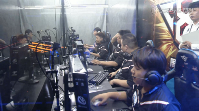 LPL年度最受欢迎选手：TheShy七年里第6次获得此项荣誉