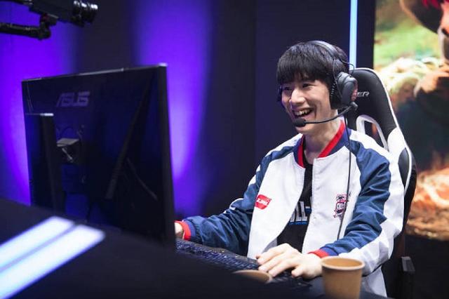 WE分享Shanks和MISSING合影：向上，要向经历过的挚友请教