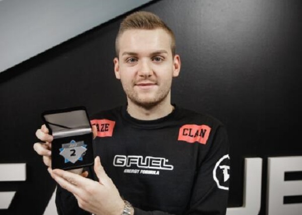 BLG选手正赛返图：ELK笑容清澈，替补Lvmao向队友献策